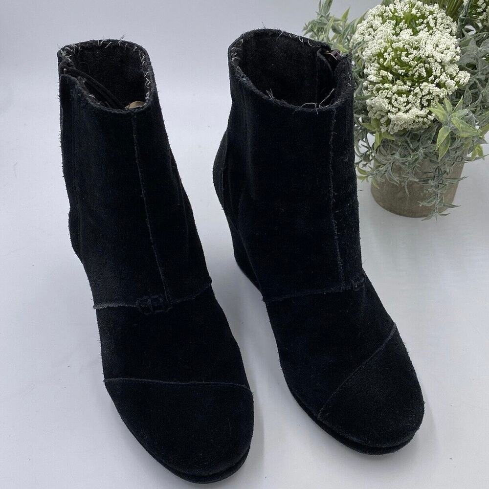 Toms Desert Wedge Black Suede Ankle Booties Shoes Size 7 Exposed Seams Zipper